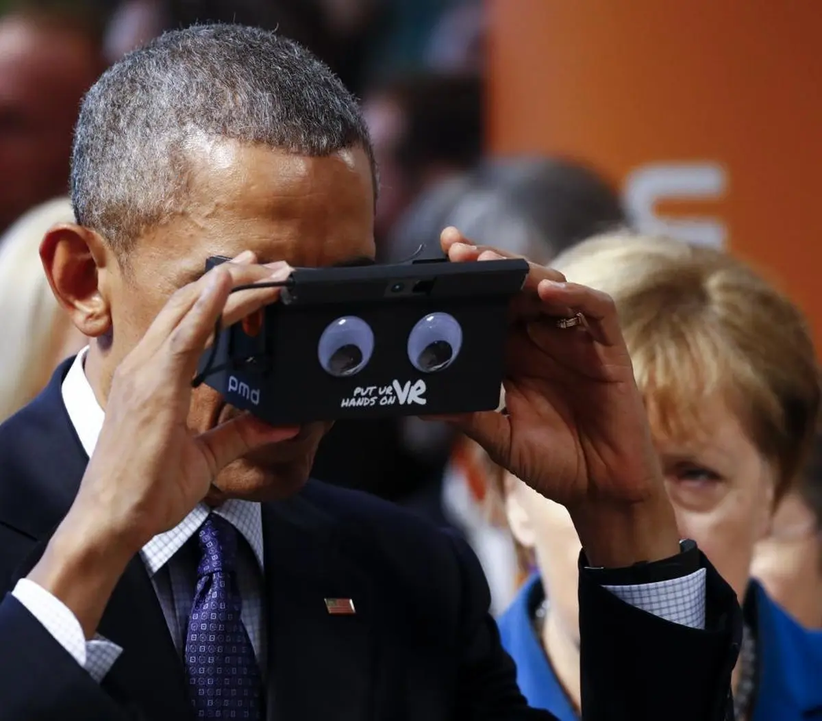 اوباما در نمایشگاهی در هانوفر/ عکس