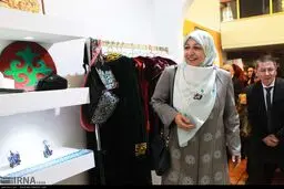 تصویری از همسر ظریف در جشنواره مد و لباس