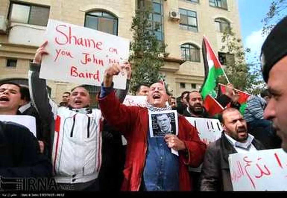 حمله فلسطینی ها به خودروی وزیر خارجه کانادا