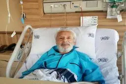تصویری از جمشید مشایخی روی تخت بیمارستان