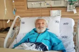 تصویری از جمشید مشایخی روی تخت بیمارستان