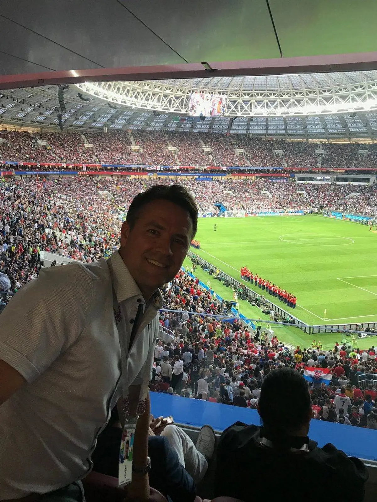 تصویری از مایکل اوون در ورزشگاه لوژنیکی برای تماشای دیدار کرواسی - انگلیس