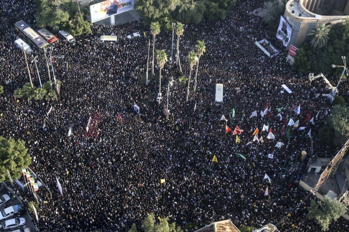 تشییع پیکر کدام چهره ها در ایران خبرساز شد؟ / شگفتی دوباره رسانه های غربی از حضور میلیونی مردم