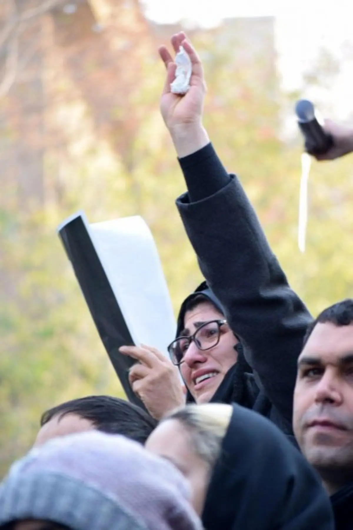 اشک و اندوه مردم در فراق آیت‌الله /عکس