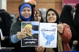 استقبال کارگردان سینما از مرضیه هاشمی پس از آزادی/ عکس