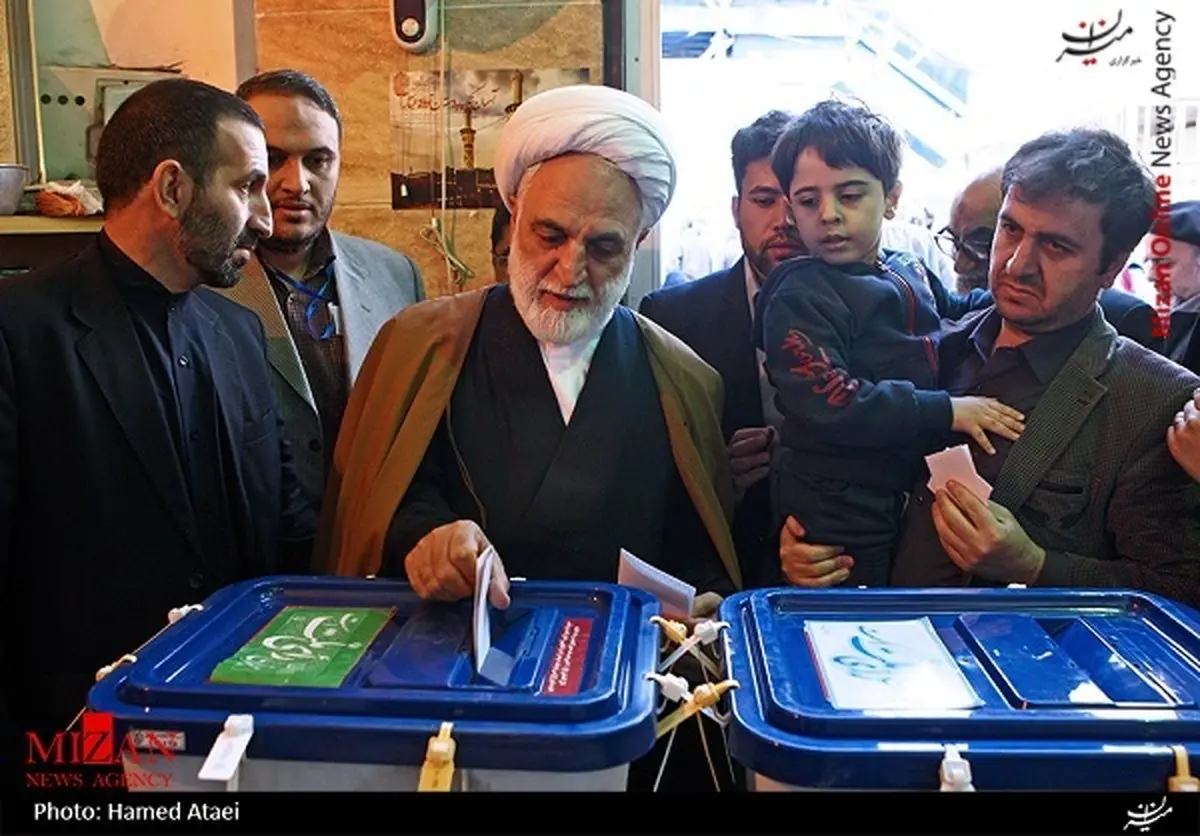 اژه‌ای رای خود را به صندوق انداخت/ عکس