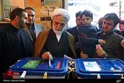 اژه‌ای رای خود را به صندوق انداخت/ عکس