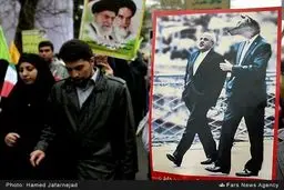 منظور از این پوستر عجیب در راهپیمایی22بهمن چیست؟ /عکس