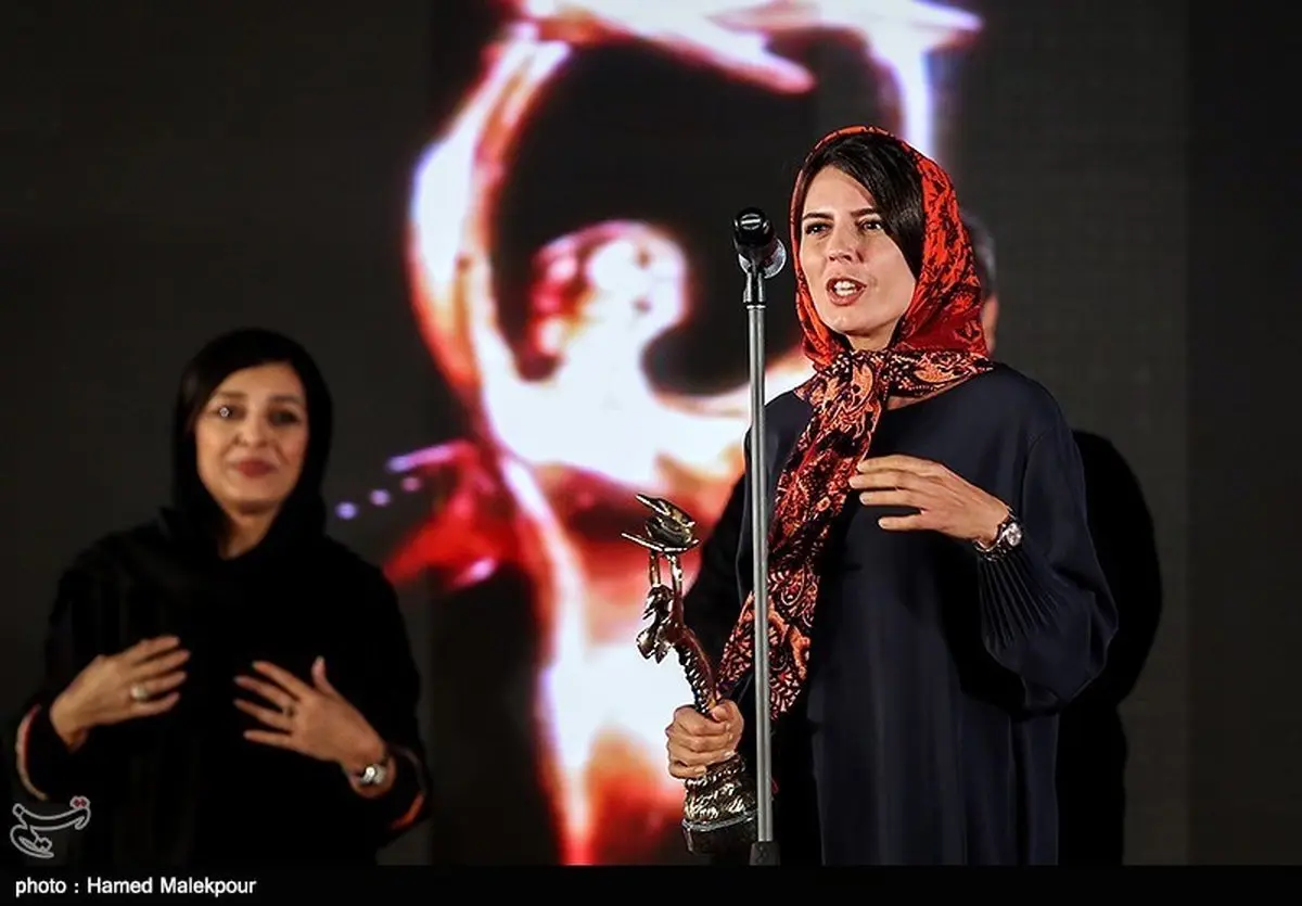 ذوق ساره بیات برای لیلا حاتمی در جشن سینما/عکس