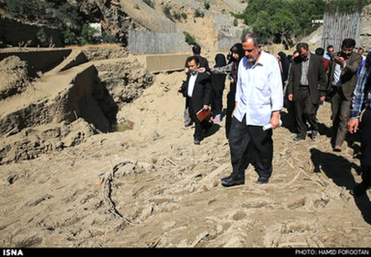 تهران‌گردی احمد مسجدجامعی در منطقه سیل زده سولقان - کشا/تصاویر