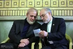 صالحی در کنار یک احمدی‌نژادی/عکس