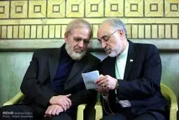 صالحی در کنار یک احمدی‌نژادی/عکس