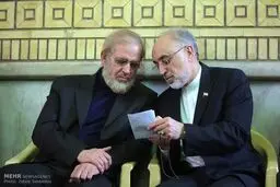 صالحی در کنار یک احمدی‌نژادی/عکس