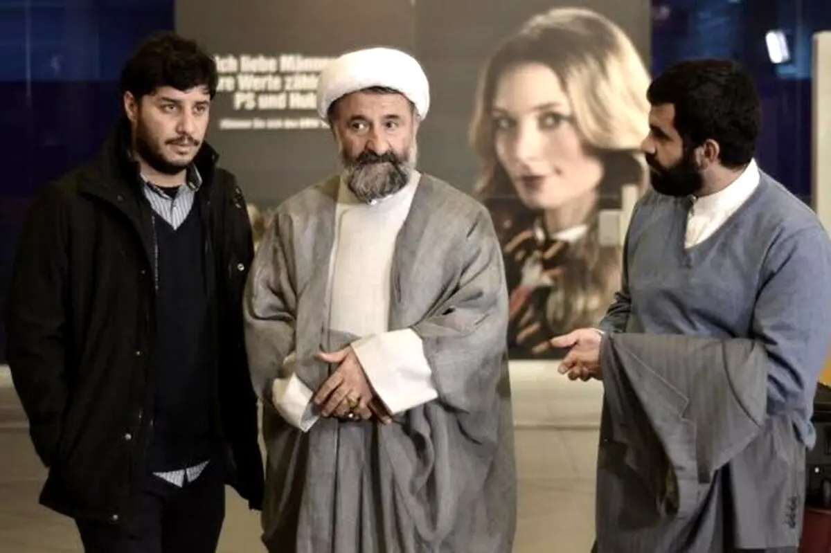 بازیگر معروف سینما در لباس روحانیت/ عکس