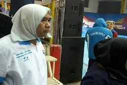 محجبه شدن مربی مرد تایلند، تازه‌ترین دسته گل فدراسیون خانوادگی/ توپ را به زمین رسانه‌ها انداختند+عکس