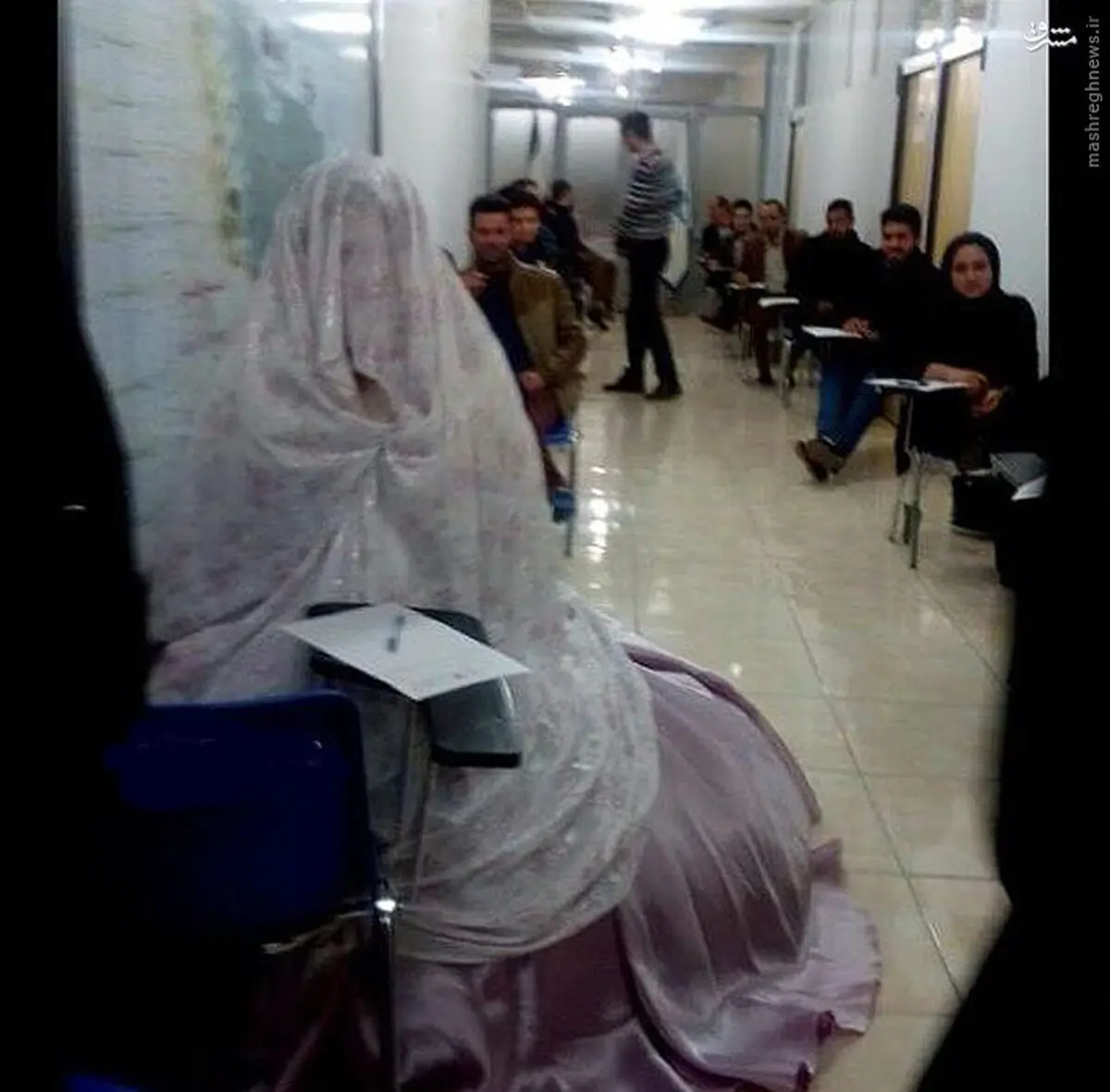 حضوردرجلسه‎امتحان‎بالباس‎عروس/عکس