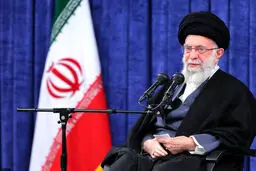 رهبر انقلاب:میگویند ما اجازه نمیدهیم از فلان تنگه‌ها عبور کنید؛غلط زیادی است